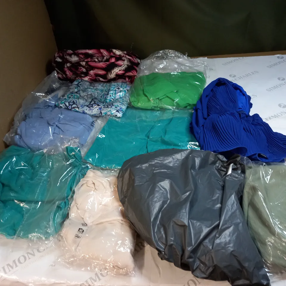BAG OF APPROX 10 ASSORTED CLOTHING ITEMS TO INCLUDE - MAISON DE NIMES - EMELIA