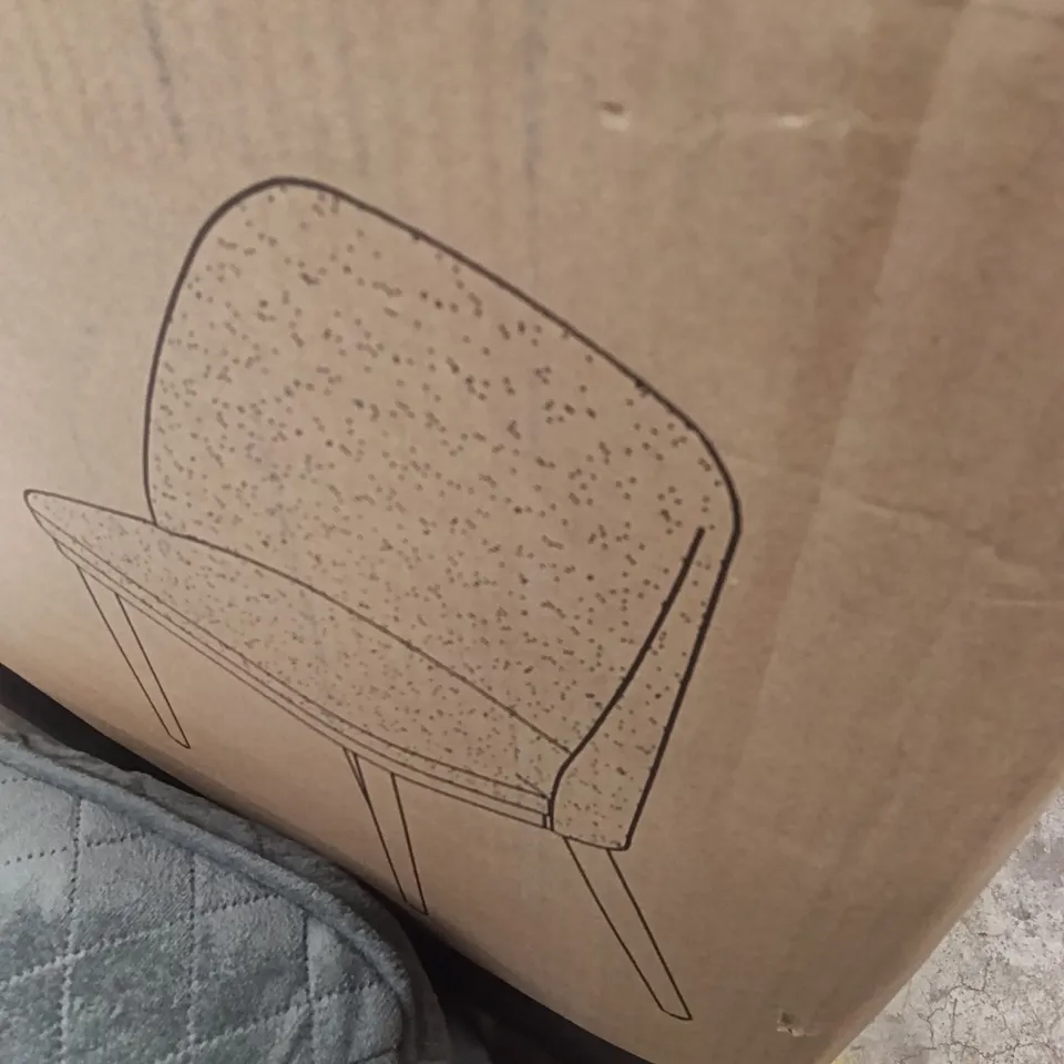 BOXED INDOOR CHAIR