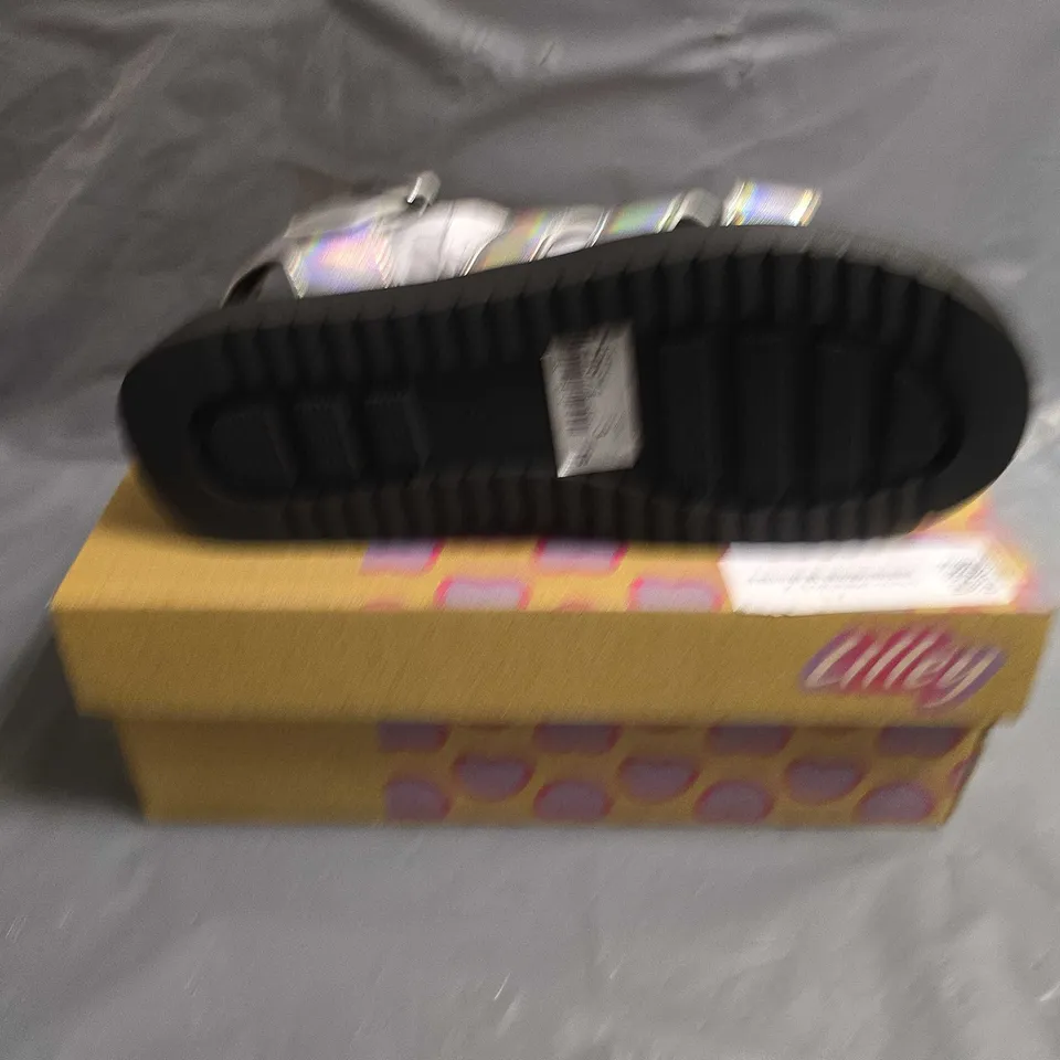 BOXED PAIR OF LILLEY OPEN TOE SANDALS - UK SIZE 3