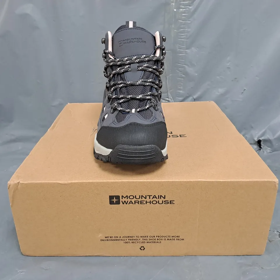 BOXED PAIR OF ADVENTURER WOMEN'S WATERPROOF WALKING BOOTS IN DARK PURPLE SIZE UK 5