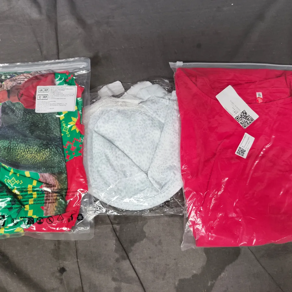 APPROXIMATELY 20 ASSORTED CLOTHING AND FASHION PRODUCTS IN VARIOUS STYLES AND SIZES - COLLECTION ONLY