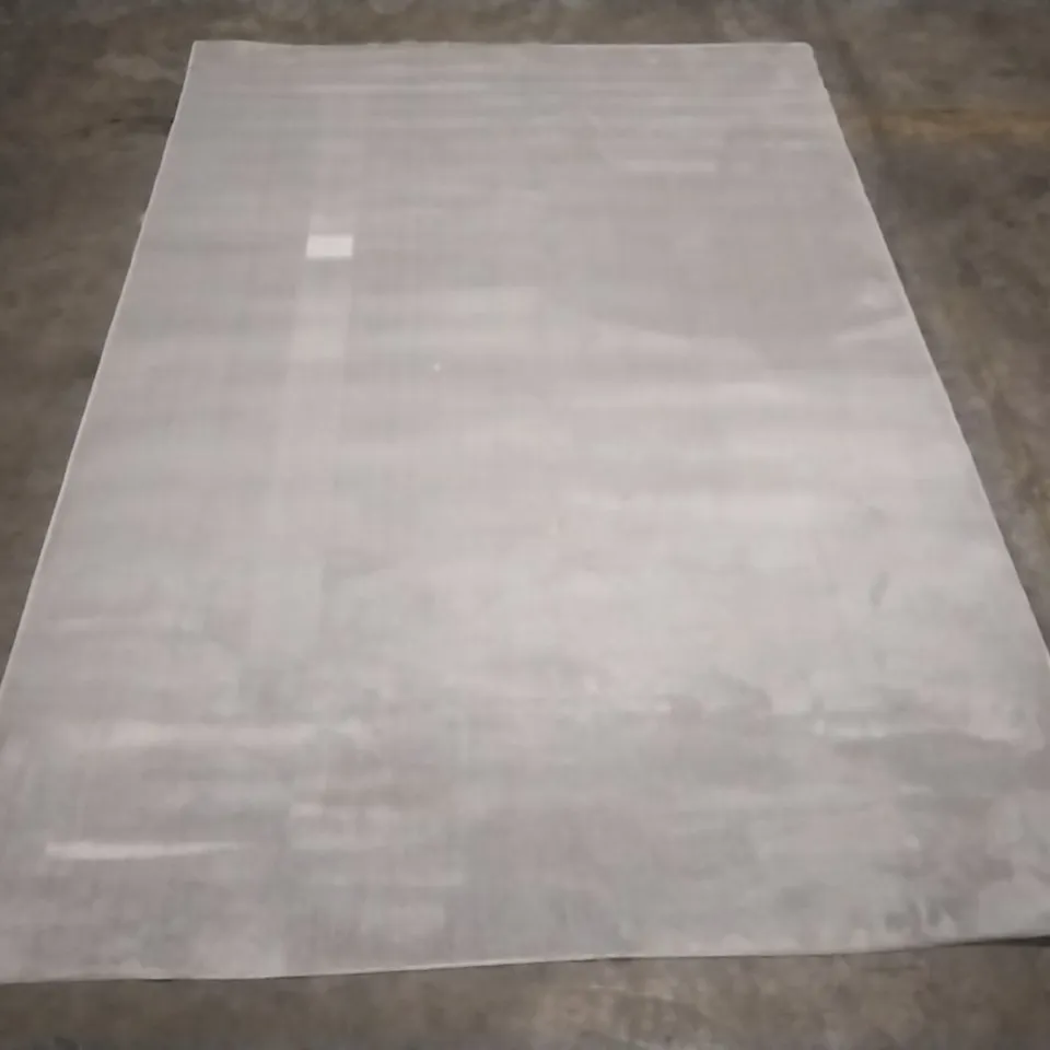 QUALITY DESIGNER RUG APPROXIMATELY 222X154CM