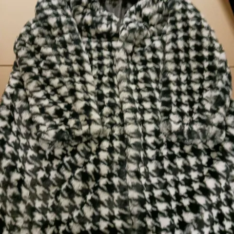 CENTIGRADE LADIES HOUNDSTOOTH FAUX FUR BLACK AND WHITE COAT SIZE XXL