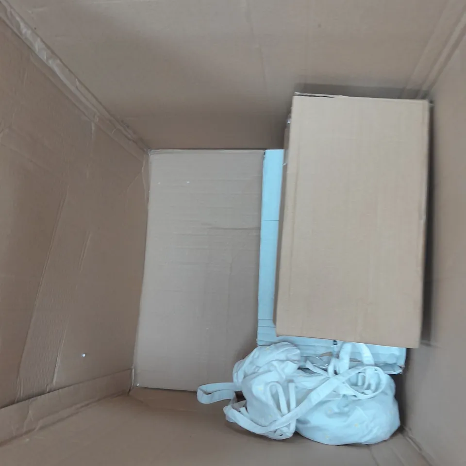 BOX OF APPROX 5 HOUSEHOLD ITEMS TO INCLUDE HOMEWORX CANDLES, STATUE AND GREAT PLAINS BAG