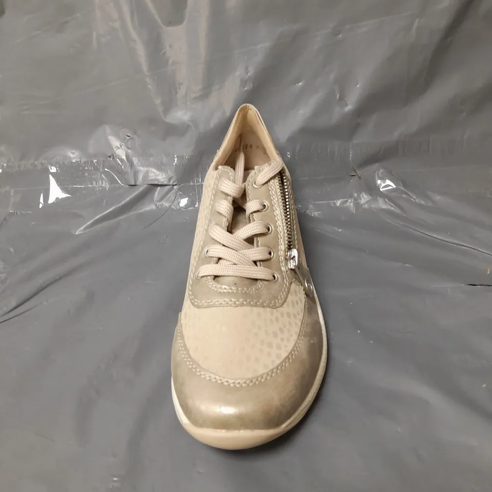 RIEKER PANEL TRAINERS TAUPE SIZE 6.5