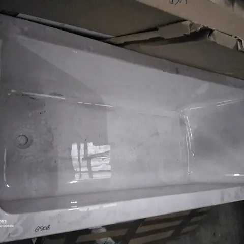 WHITE BATHTUB