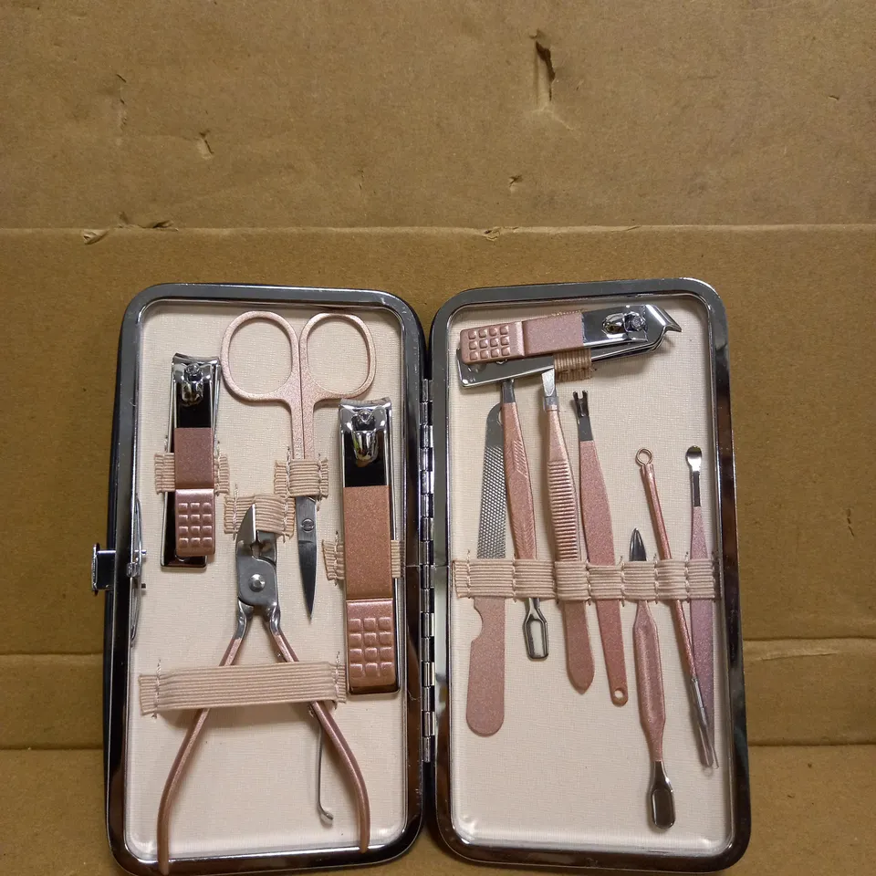 MANICURE SET & NAIL CLIPPER SET