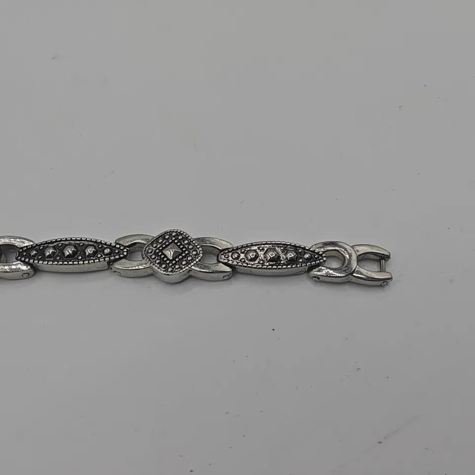 DECORATIVE SILVER TONE BRACELET 