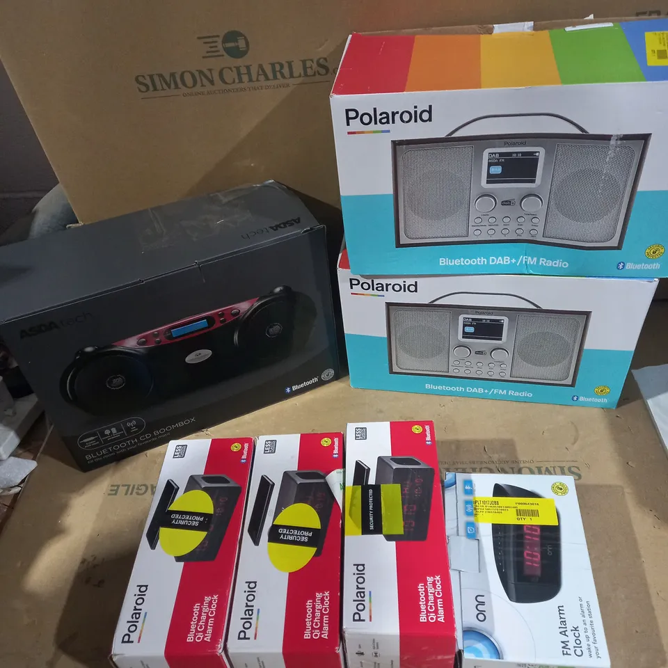 LOT OF APPROX 7 MUSIC SYSTEMS TO INCLUDE RADIOS, BOOMBOX AND ALARM CLOCKS