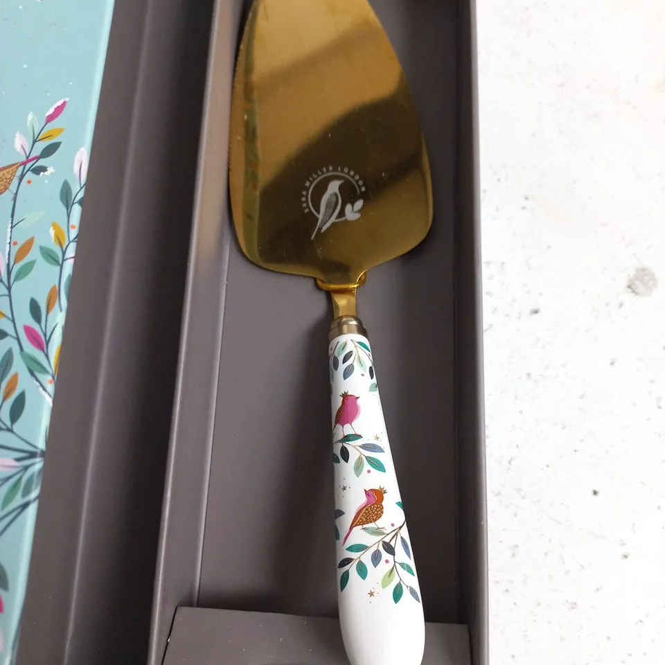 SARA MILLER LONDON PORTMEIRION CAKE SLICE – FLORAL BIRD PATTERN, GOLD BLADE