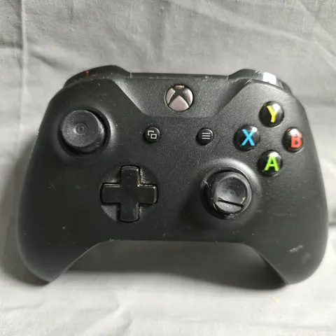 MICROSOFT XBOX ONE WIRELESS CONTROLLER (MODEL 1708) – BLACK