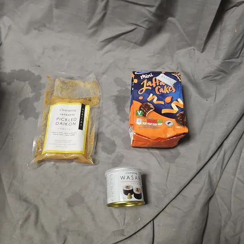 APPROXIMATELY 9 ASSORTED FOOD ITEMS INCLUDING CLEARSPRING PICKLED DAIKON, WASABI & MINI JAFFA CAKES