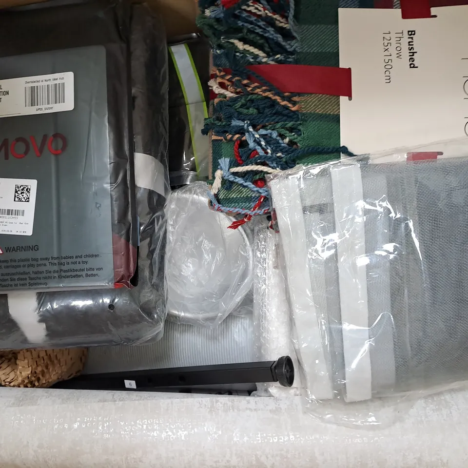 BOX OF APPROXIMATELY 10 ASSORTED HOUSEHOLD ITEMS TO INCLUDE COCO BRICK, BABY DUVET COVER SET, ETC - COLLECTION ONLY