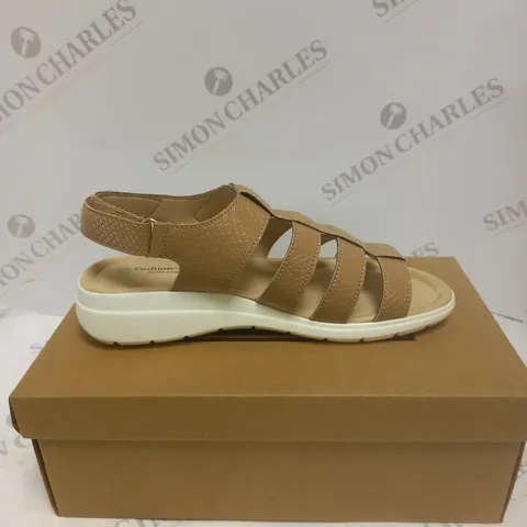 BOXED PAIR OF CUSHION WALK ONE TOUCH CLOSE SANDALS IN TAN - SIZE 5
