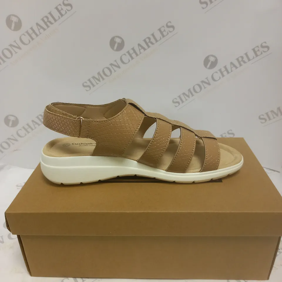 BOXED PAIR OF CUSHION WALK ONE TOUCH CLOSE SANDALS IN TAN - SIZE 5