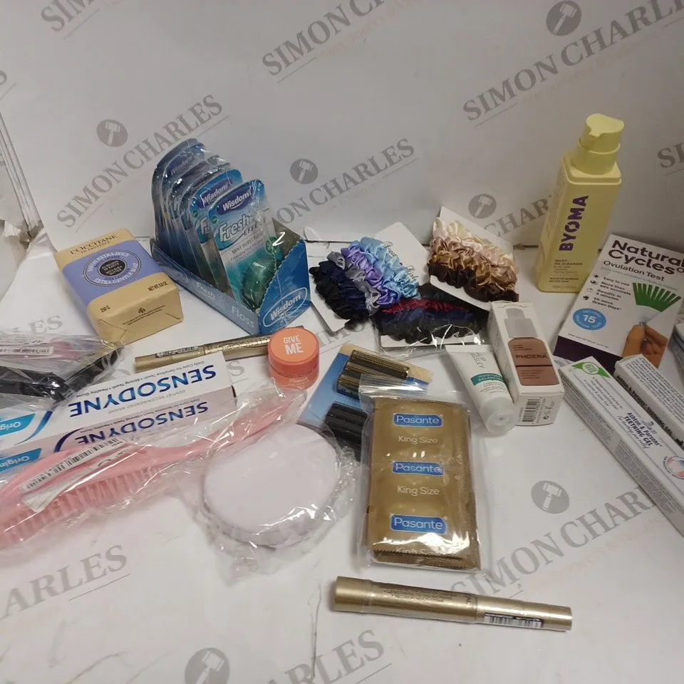 APPROXIMATELY 20 ASSORTED HEALTH AND BEAUTY PRODUCTS INCLUDING BYOMA, SENSODYN