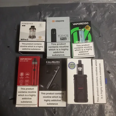 APPROXIMATELY 20 VAPES & E-CIGARETTES TO INCLUDE - ASPIRE FLEXUS PRO - UWELL CALIBURN A2 POD SYSTEM - VAPORESSO XROS 4 MINI - ETC