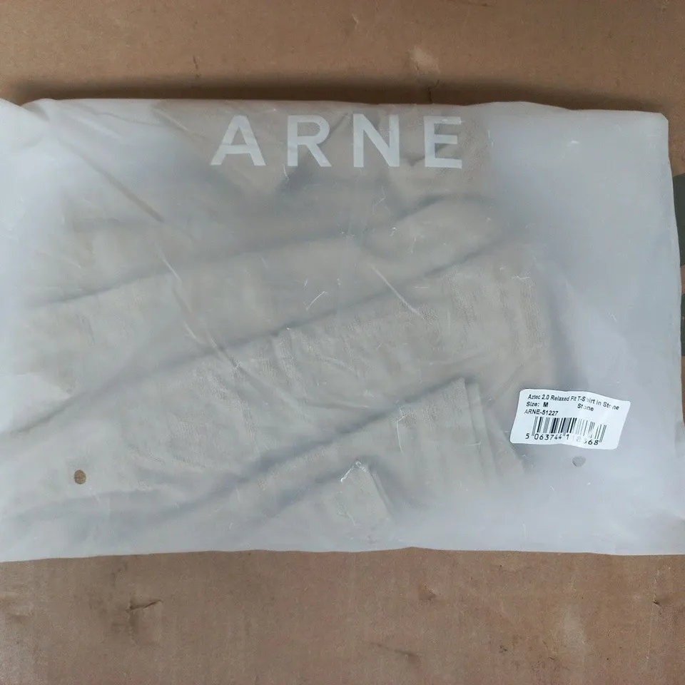 BAGGED ARNE AZTEC 2.0 RELAXED FIT T-SHIRT IN STONE SIZE MEDIUM
