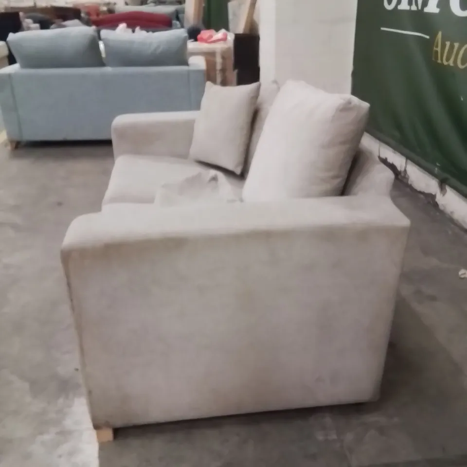 QUALITY DESIGNER 2 SEATER GREY FABRIC UPHOLSTERED SOFA (CUSHION MISSING)