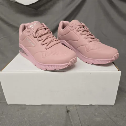 SKECHERS UNO 2 AIR TRAINERS - BLUSH - SIZE 5