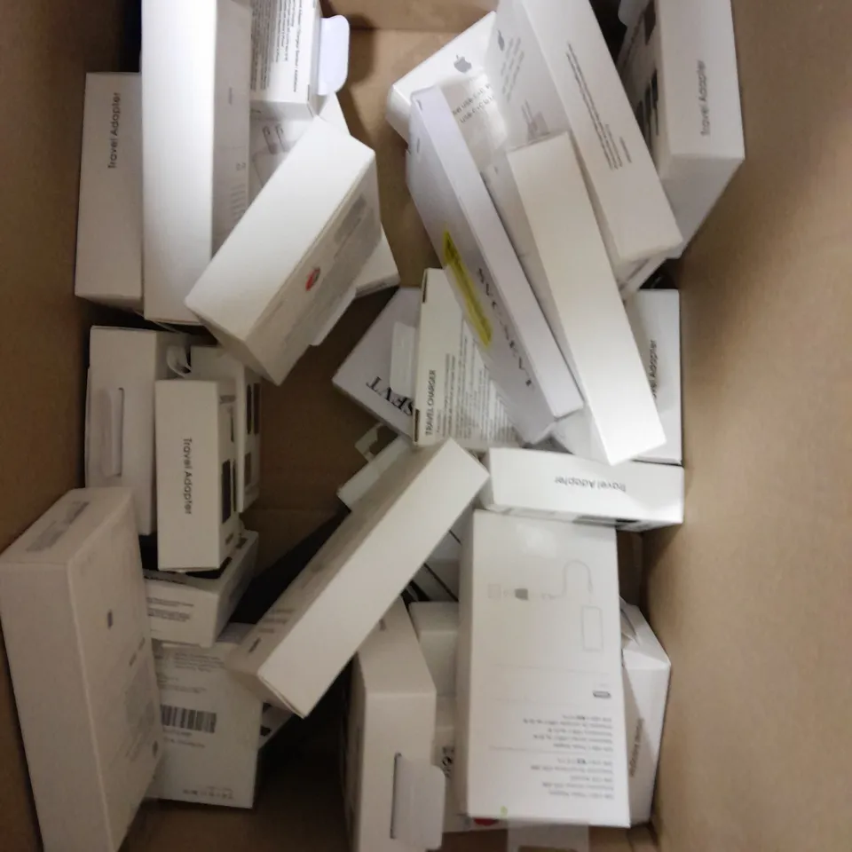 APPROXIMATELY 25 ASSORTED ELECTRICAL PRODUCTS TO INCLUDE POWER ADAPTERS, POWER BANKS, WIRELESS HEADSET ETC 