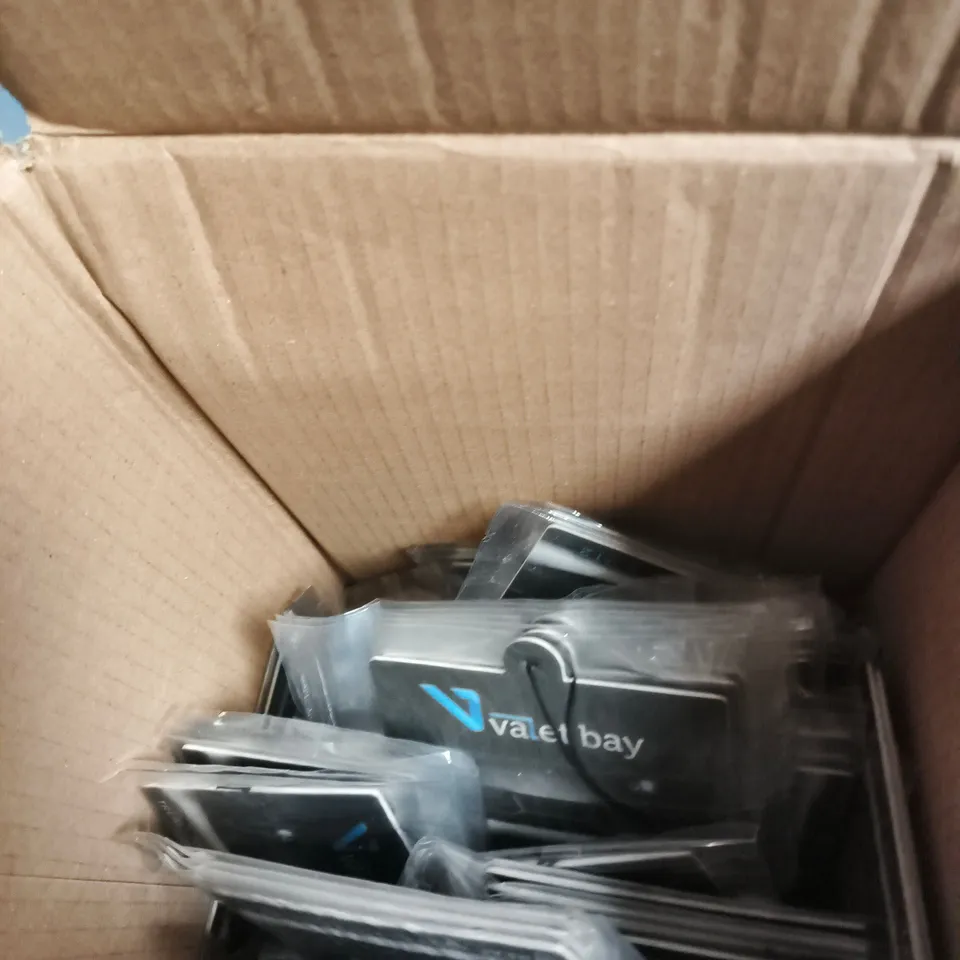 BOX OF APPROXIMATELY 50 VALET BAY CAR AIR FRESHENERS