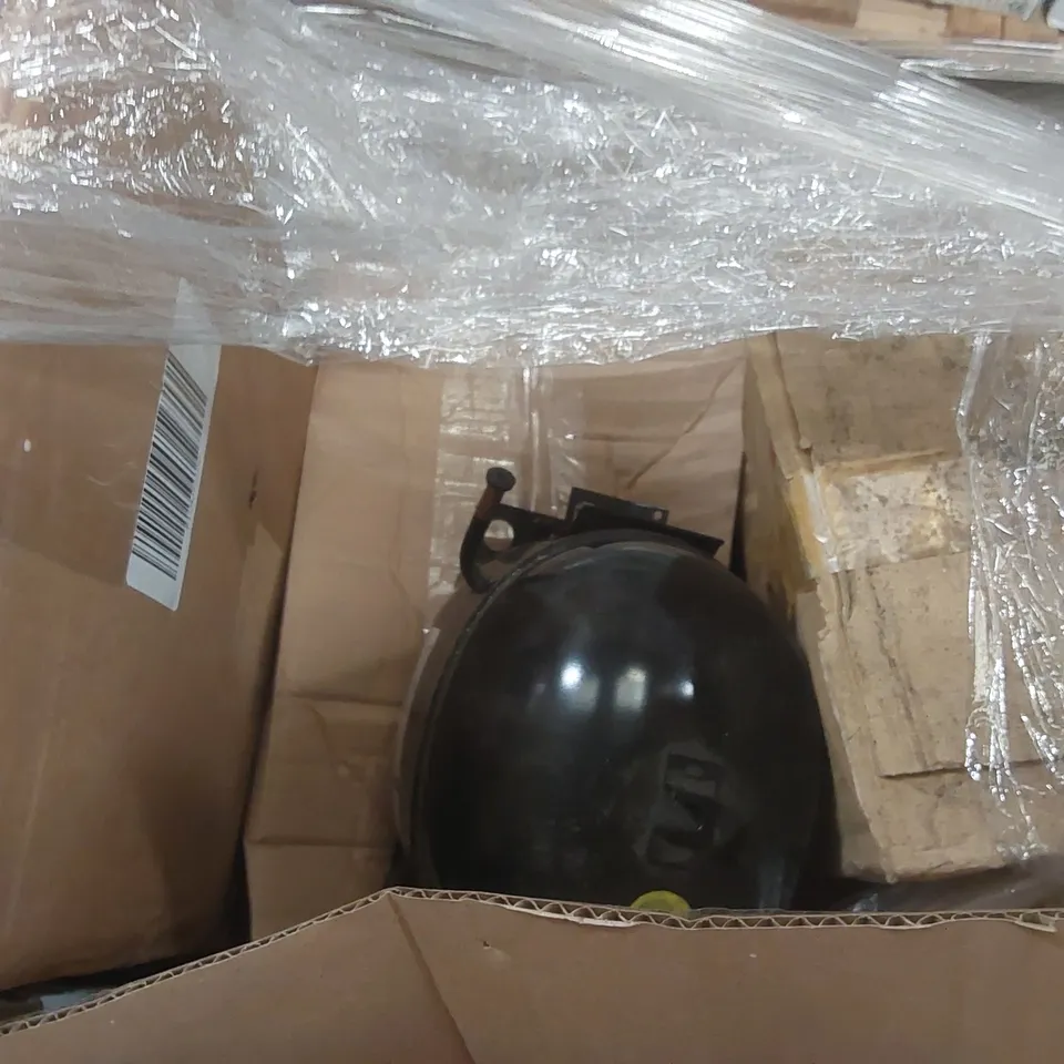 PALLET CONTAINING A VERY LARGE QUANTITY OF EMBRACO COMPRESSORS ECT
