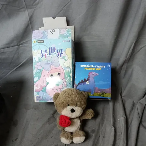 APPROXIMATELY 20 ASSORTED TOYS INCLUDING TEDDY BEAR, DINOSAUR AND STARRY PROJECTION LAMP AND VINYL PLUSH BUNNY DOLL