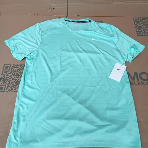 NIKE RUNNING TEE IN LIGHT BLUEY GREEN - LARGE