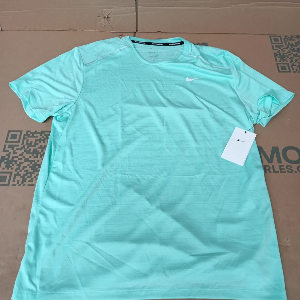 NIKE RUNNING TEE IN LIGHT BLUEY GREEN - LARGE