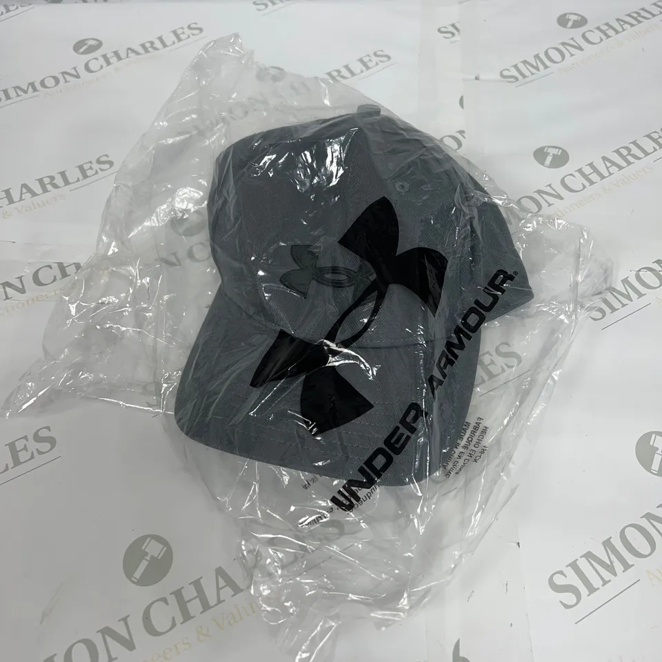 UNDERARMOUR CAP IN GREY