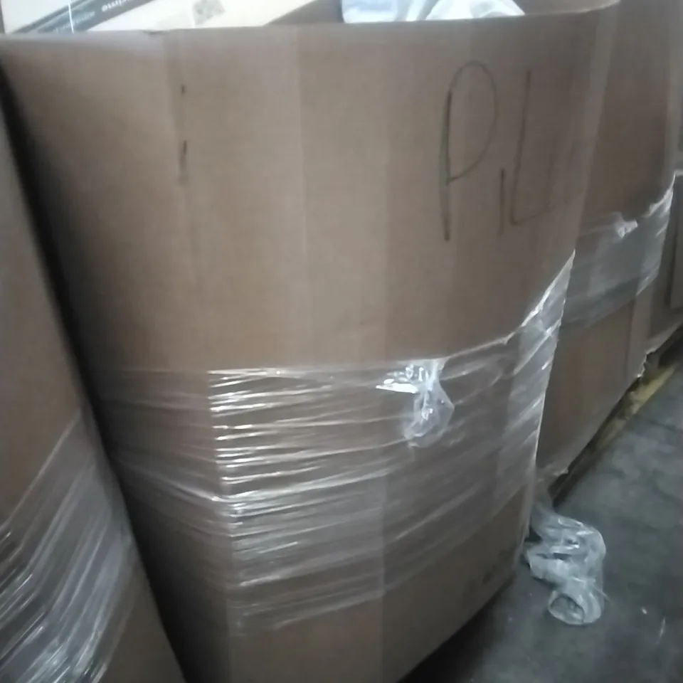 PALLET CONTAINING A LARGE QUANTITY OF PILLOWS, SIMILAR ITEMS ETC