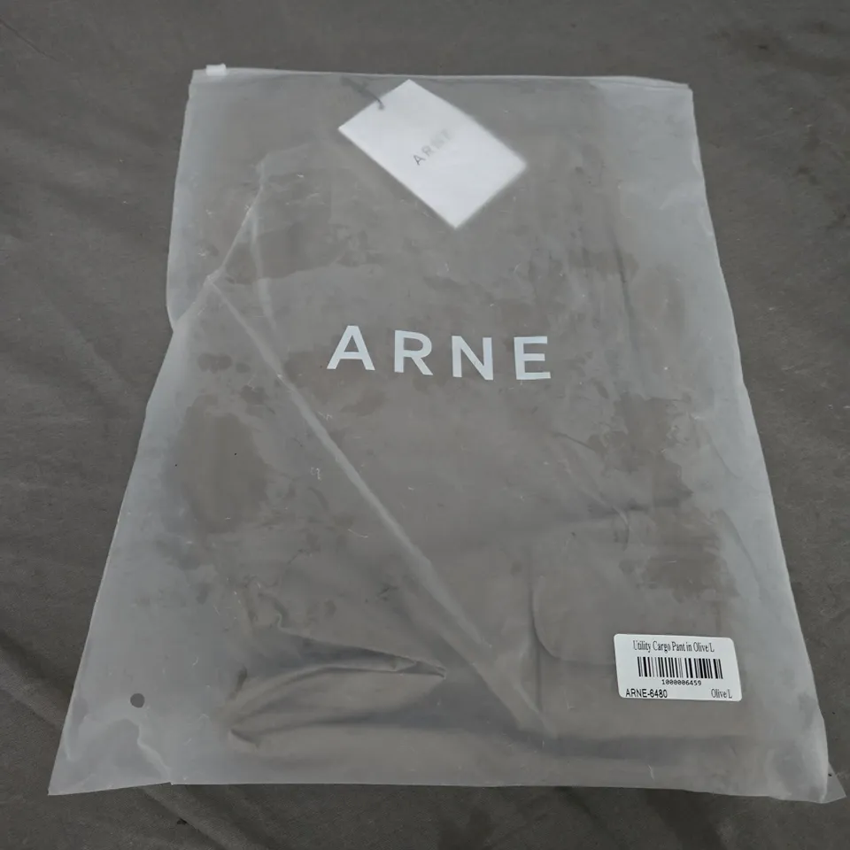 BAGGED ARNE UTILITY CARGO PANTS SIZE L