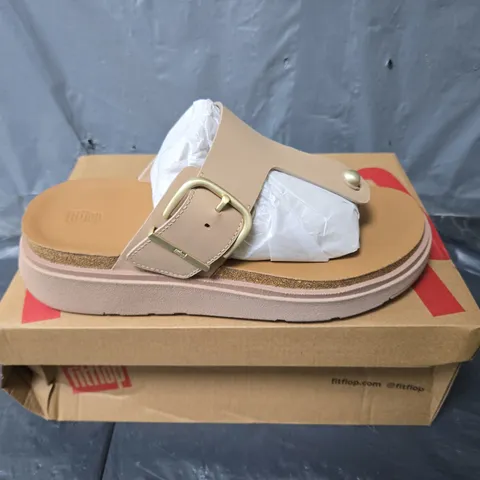 BOXED PAIR OF FITFLOP GEN-FF BUCKLE LEATHER TOE-POST SANDALS IN CLASSIC BEIGE - UK 6.5
