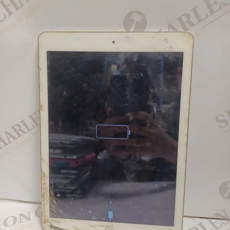 APPLE IPAD MODEL A1474 SILVER