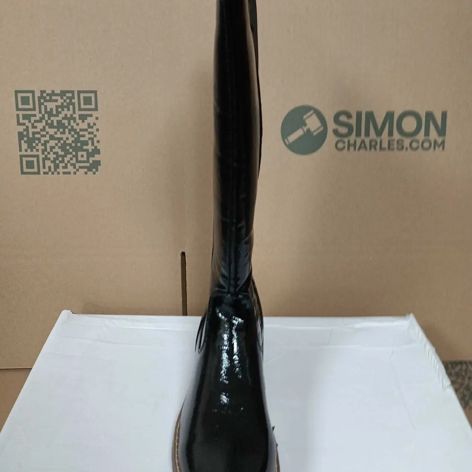 BOXED PAIR OF SHOES BY EMMA WOMEN'S BLACK PATENT KNEE-HIGH BOOTS – UK 7