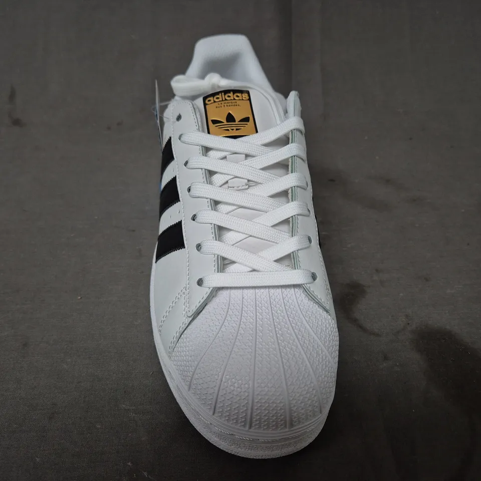 BOXED PAIR OF ADIDAS MEN'S SUPERSTAR SHOES IN WHITE/BLACK UK SIZE 9