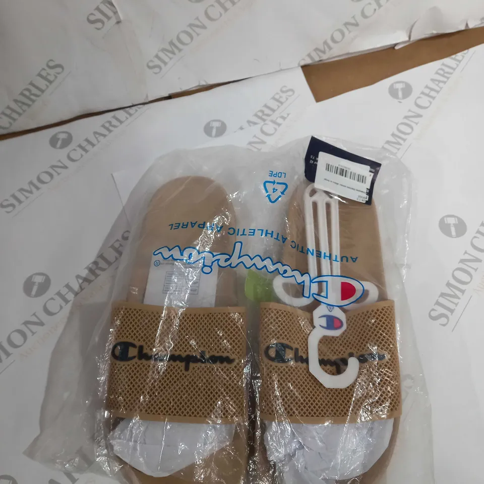 CHAMPION DAYTONA UNISEX SLIDES IN BEIGE 