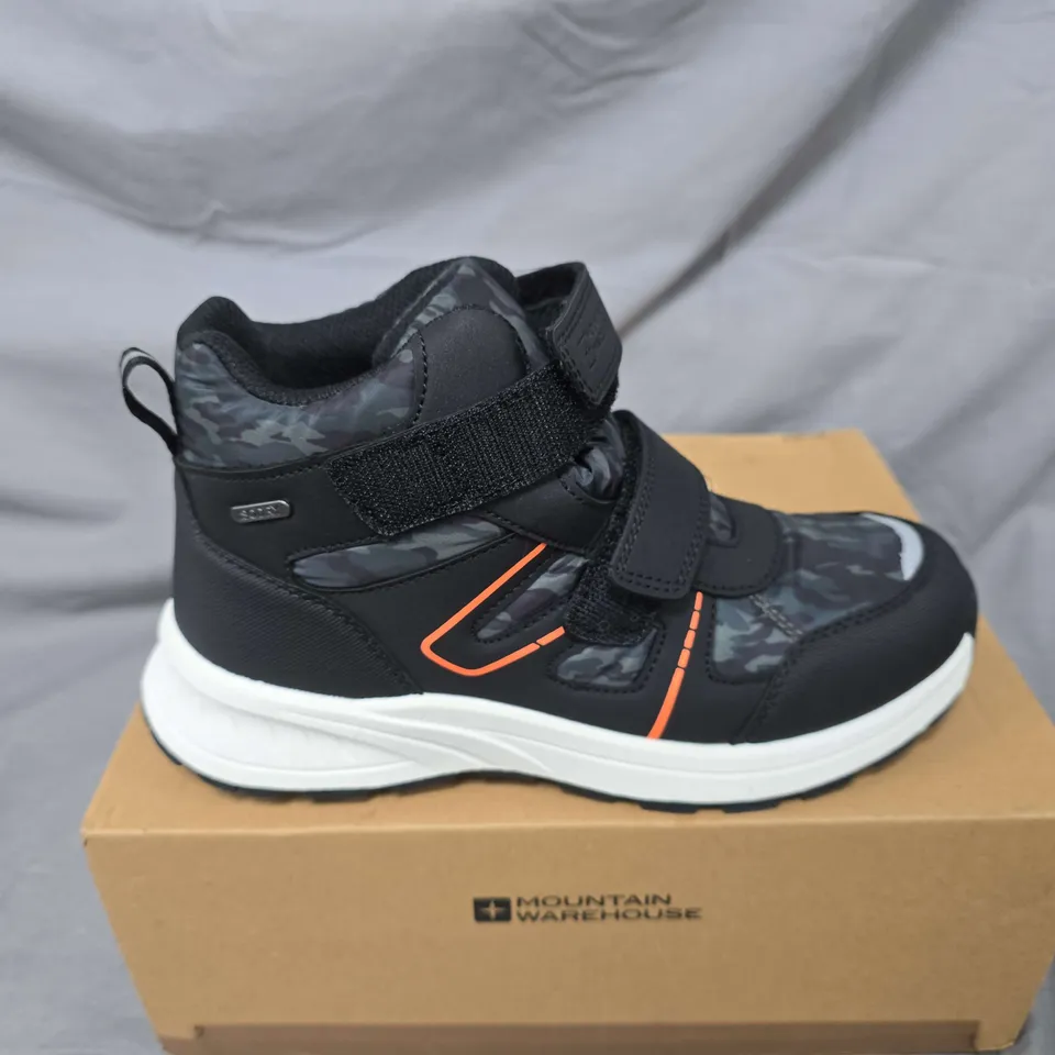 BOXED PAIR OF MOUNTAIN WAREHOUSE JUPITER KIDS ADAPTIVE WATERPROOF WALKING BOOTS IN BLACK - UK 4