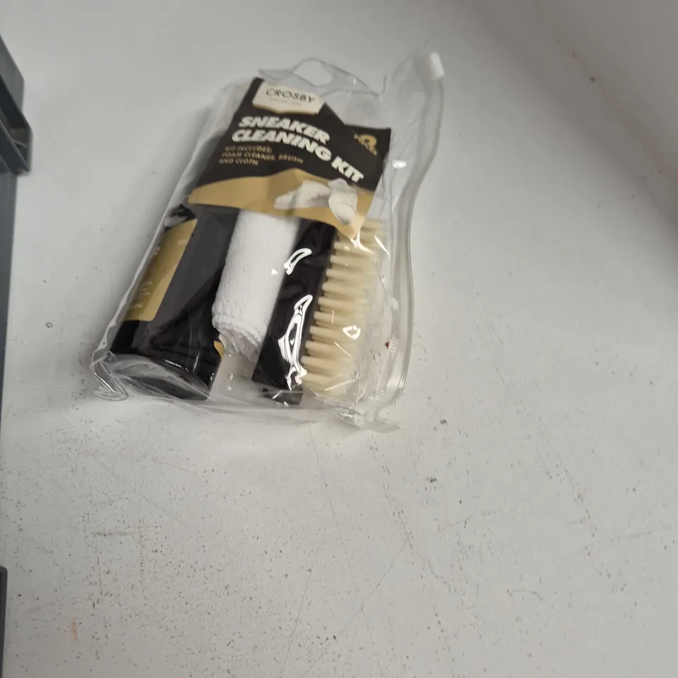 TOTE OF APPROXIMATELY 12 ASSORTED ITEMS TO INCLUDE: SNEAKER CLEANING KIT