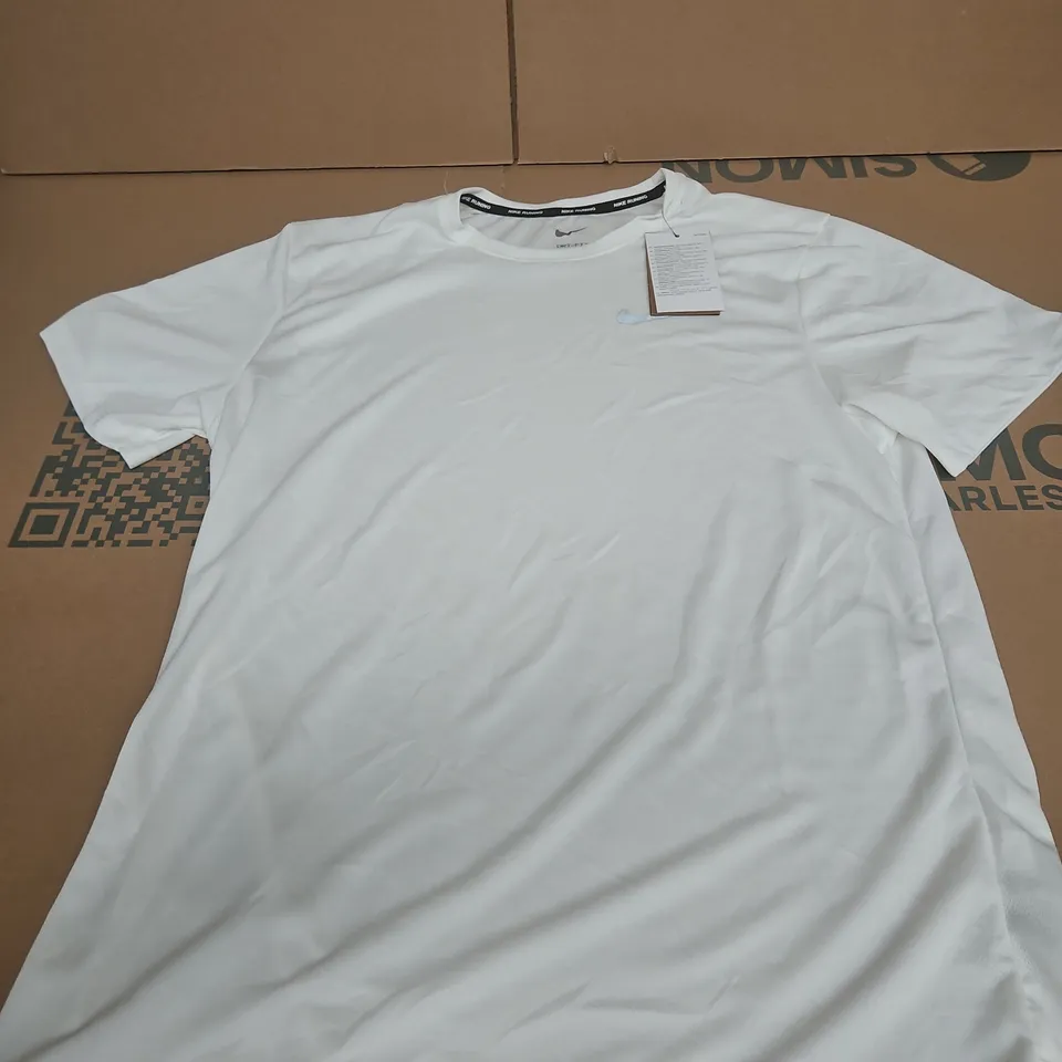 NIKE WHITE RUNNING TEE SIZE L
