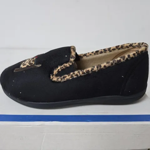 BOXED PADDERS DANDIE SLIPPERS, BLACK - SIZE 5