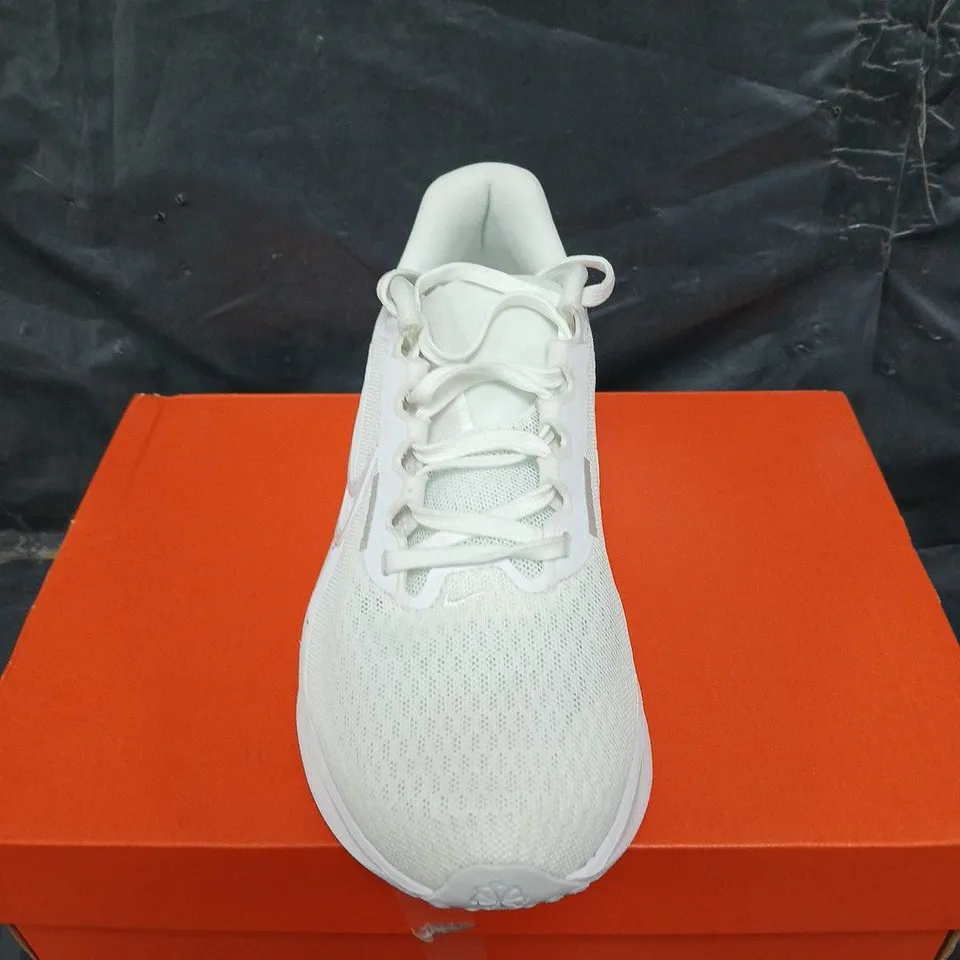 BOXED PAIR OF NIKE DOWNSHIFTER 13 - WOMENS - UK SIZE 4