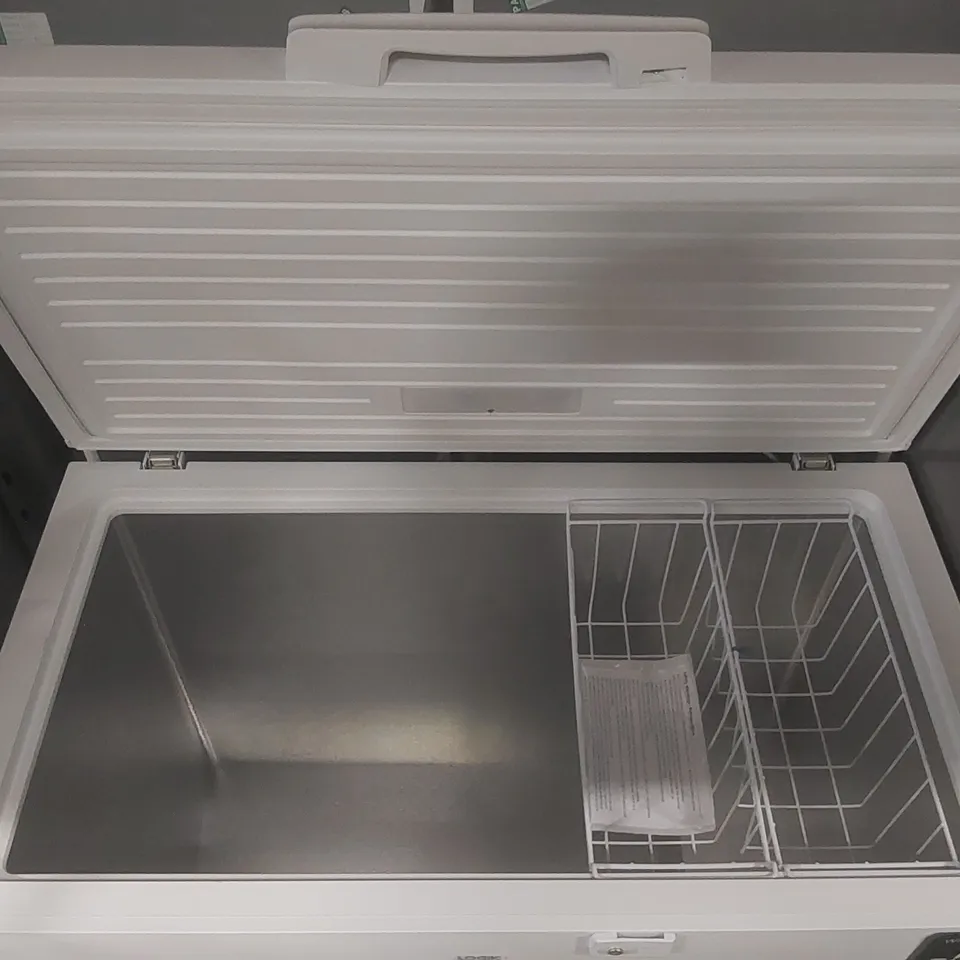 LOGIK L293CFW25 CHEST FREEZER - WHITE