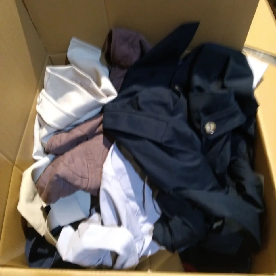 LARGE QUANTITY OF ASSORTED CLOTHING AND ACCESSORIED