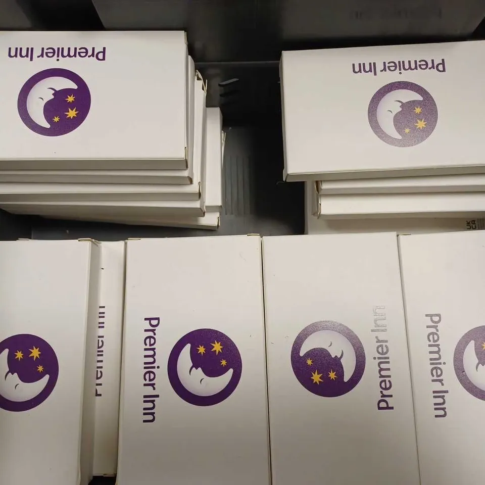 BOX OF APPROX 39 PREMIER INN WHITE POWER BANKS - IPHONE ONLY
