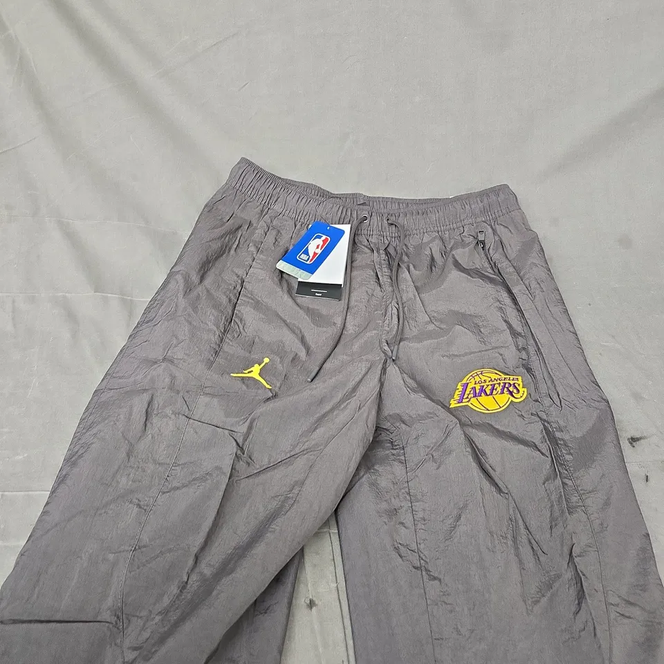 JORDAN BRAND MEN'S TRACK PANTS – GREY, LAKERS LOGO & JUMPMAN EMBLEM, SIZE M