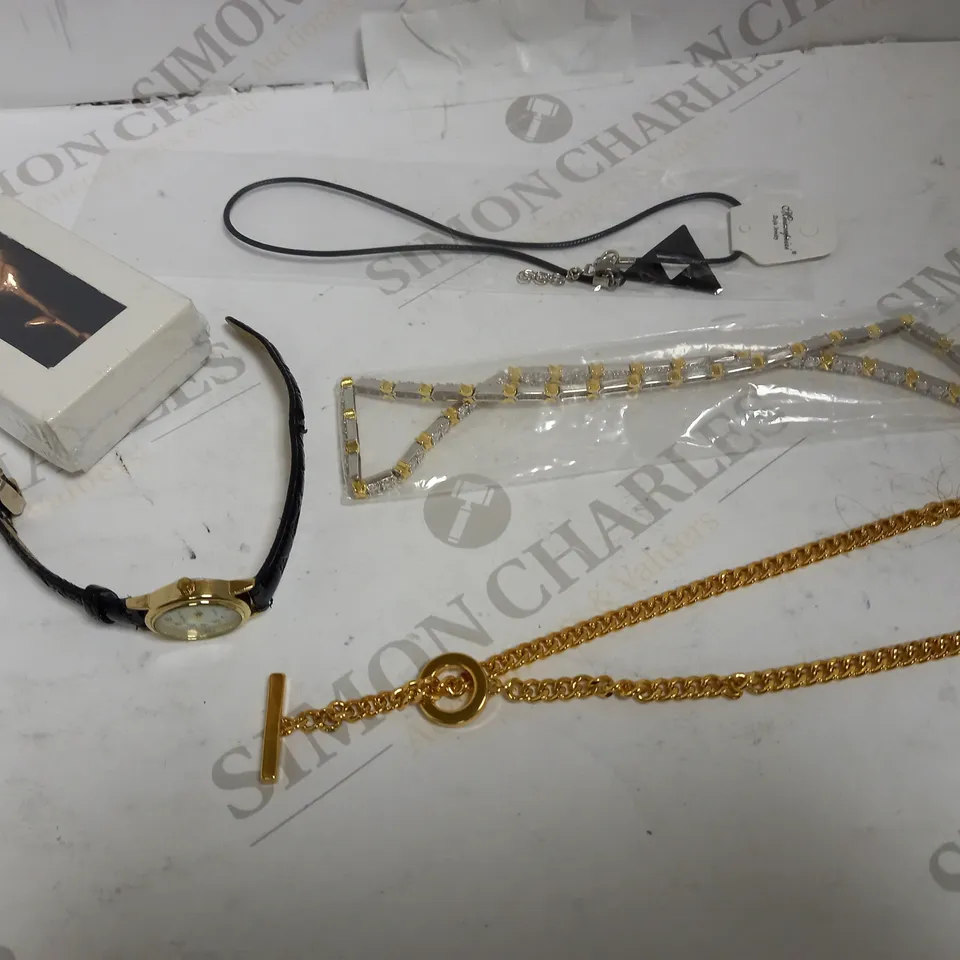 LOT OF APPROXIMATELY 20 JEWELLERY ITEMS, TO INCLUDE EARRINGS, NECKLACES, ETC