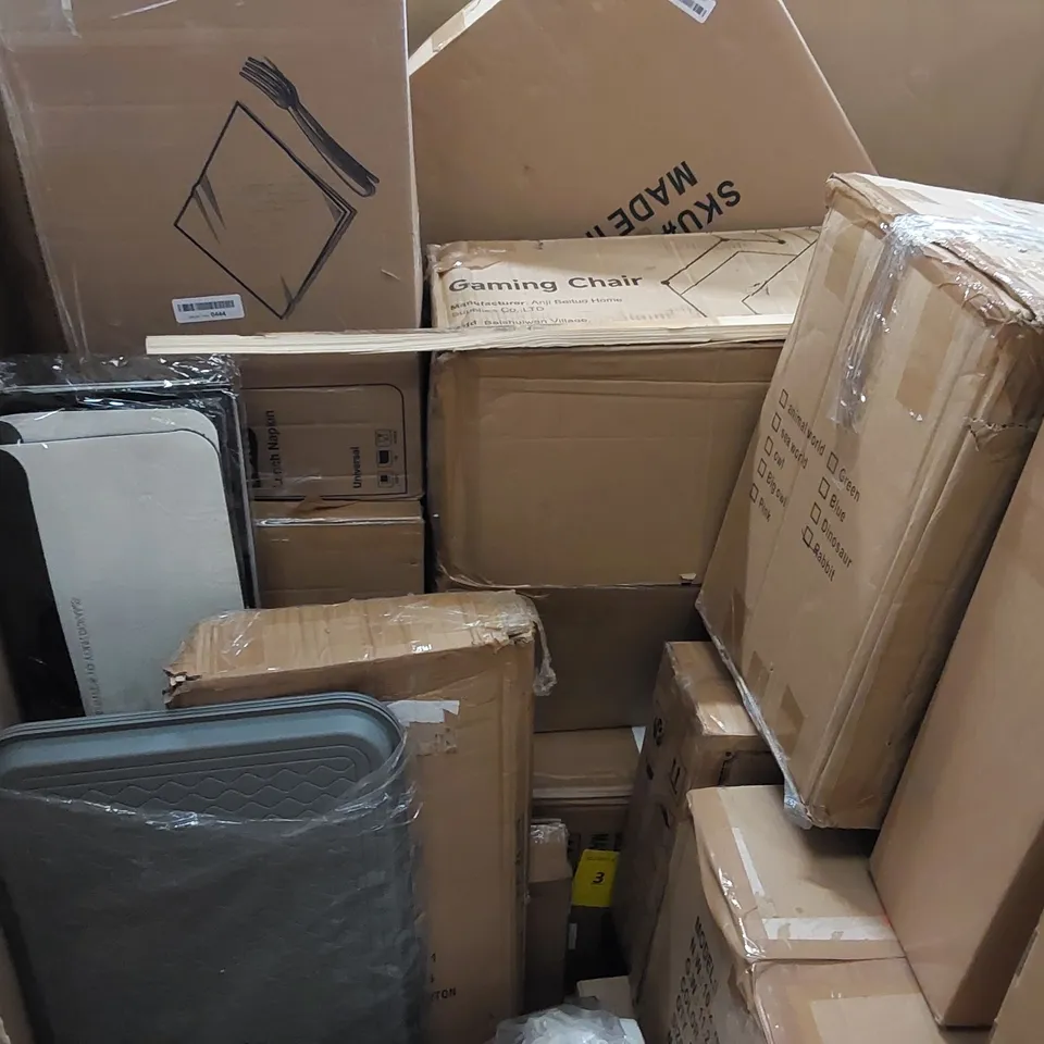 PALLET OF ASSORTED ITEMS INCLUDING: OFFICE CHAIR, GAMING CHAIR, NON-STICK TABLE GRILL, AUDIO TURNTABLE, SELF ADHESIVE MIRROR, STUNT SCOOTER