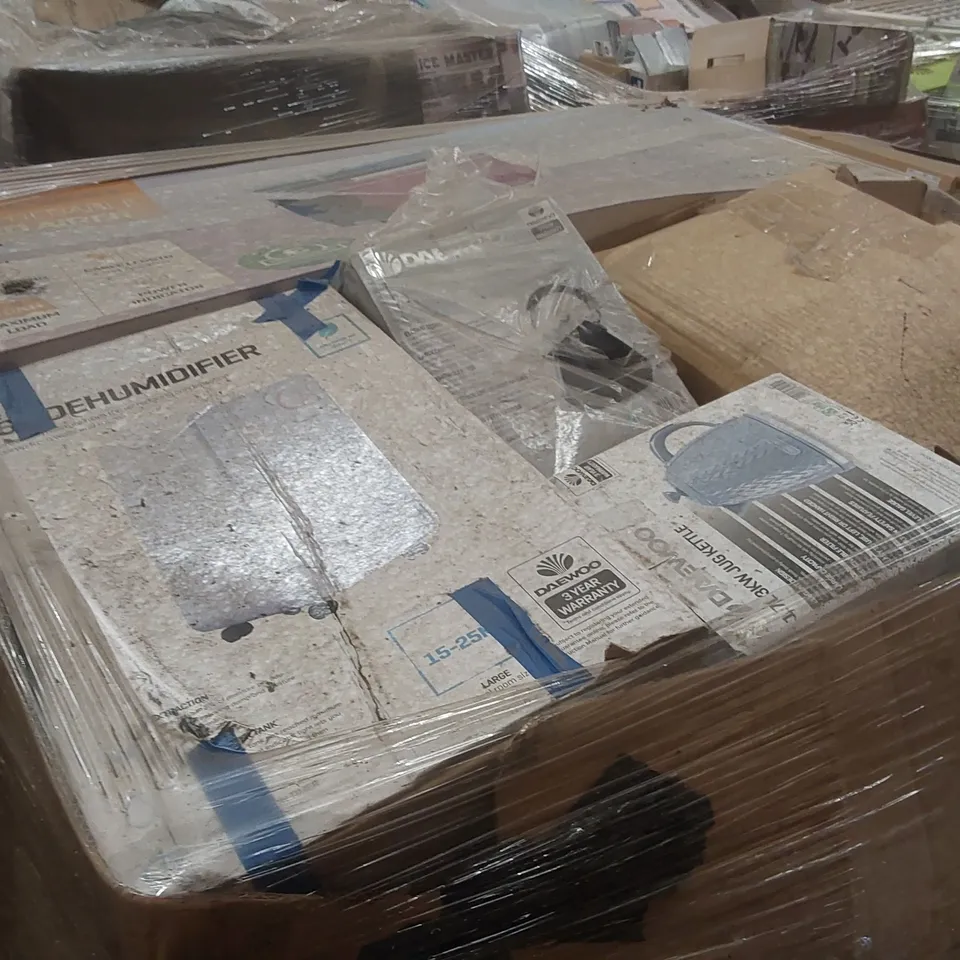 PALLET CONTAINING A VERY LARGE QUANTITY OF ASSORTED ELECTRIC ITEMS INCLUDING: DAEWOO DEHUMIDIFIER, KETTLES ECT